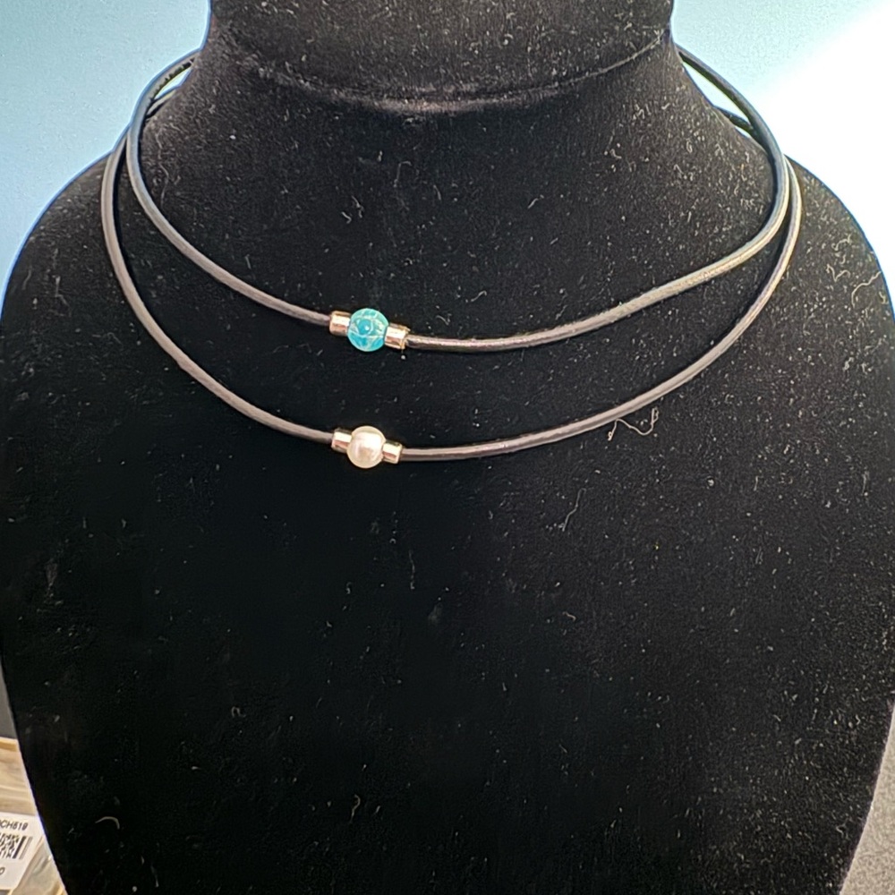 Set of 2 necklaces.